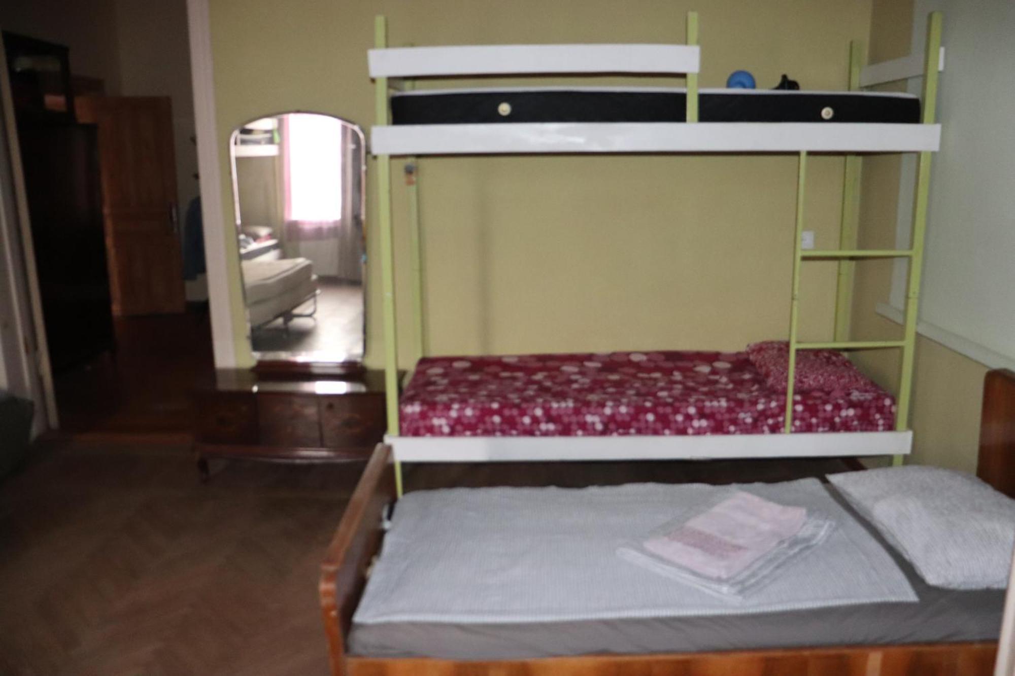 Picnic Hostel Кутаиси Екстериор снимка
