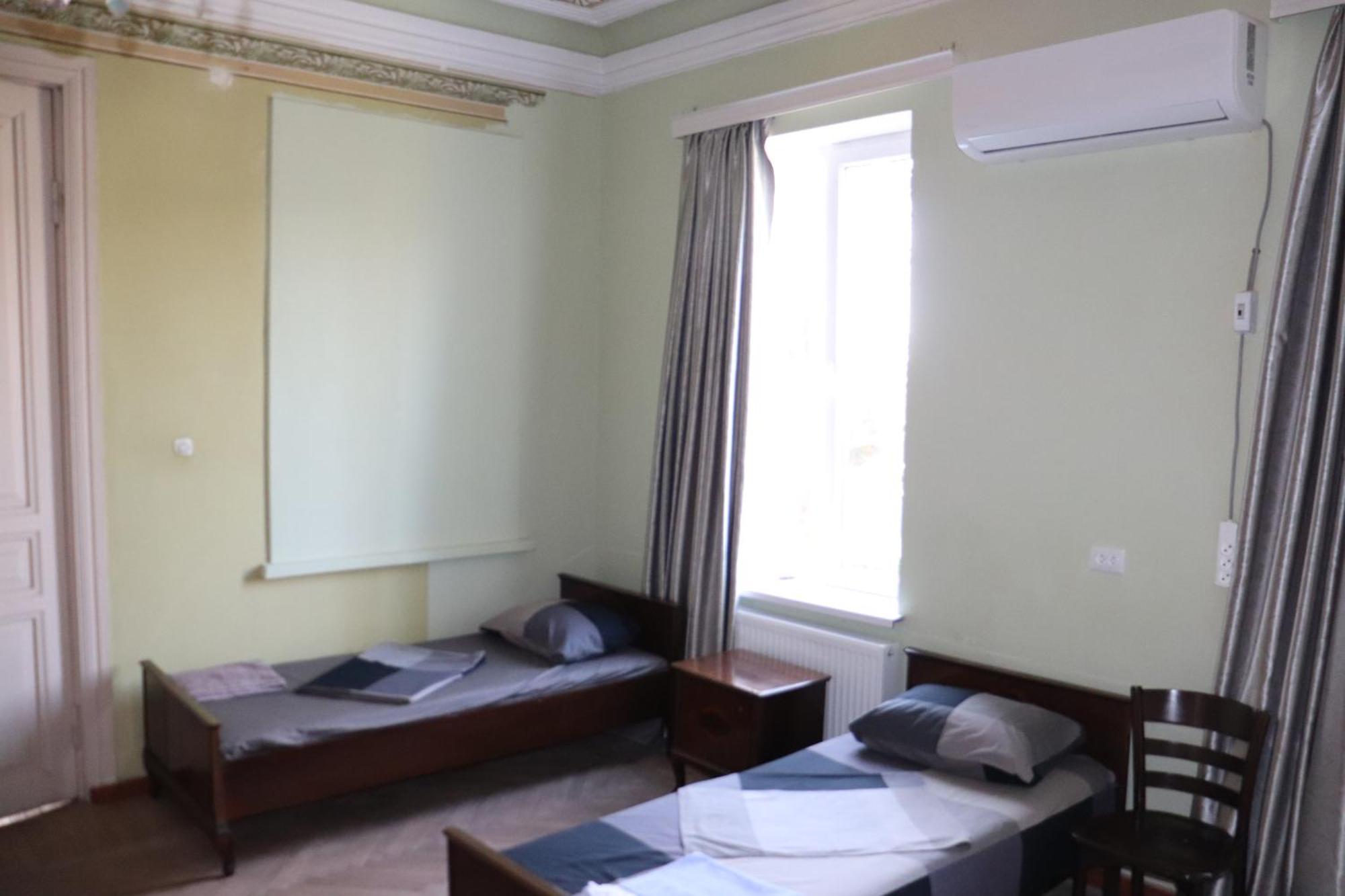 Picnic Hostel Кутаиси Екстериор снимка
