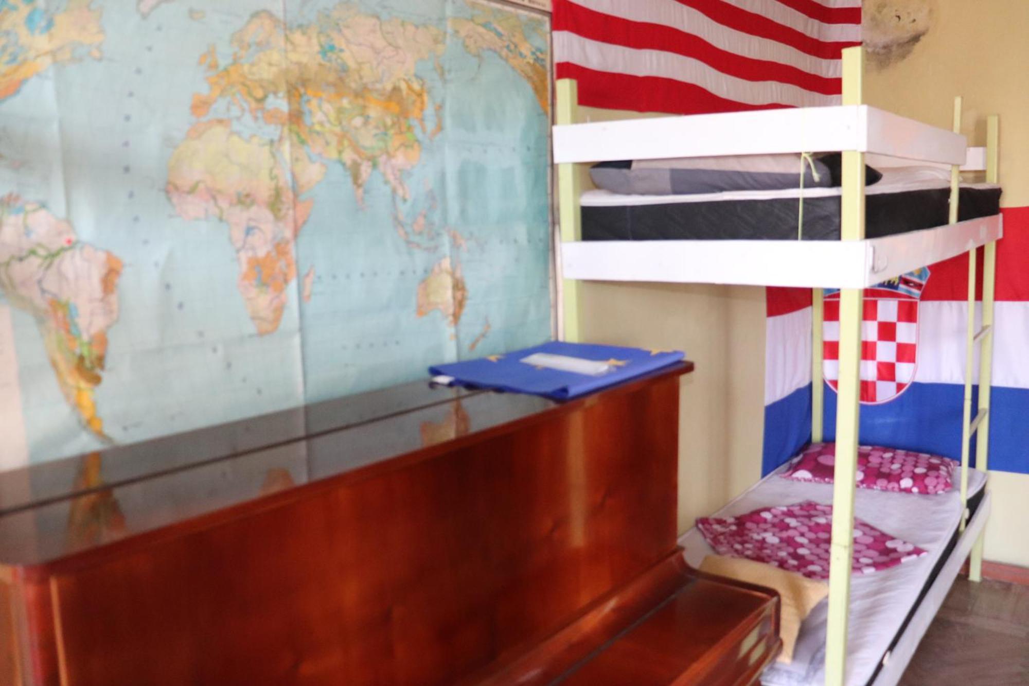 Picnic Hostel Кутаиси Екстериор снимка