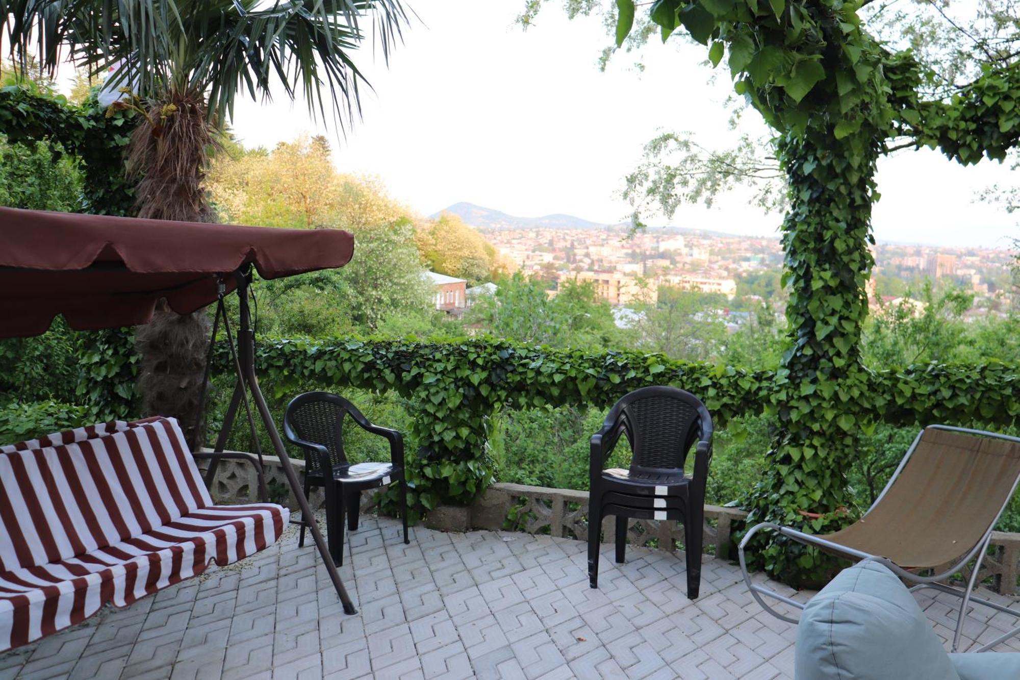 Picnic Hostel Кутаиси Екстериор снимка