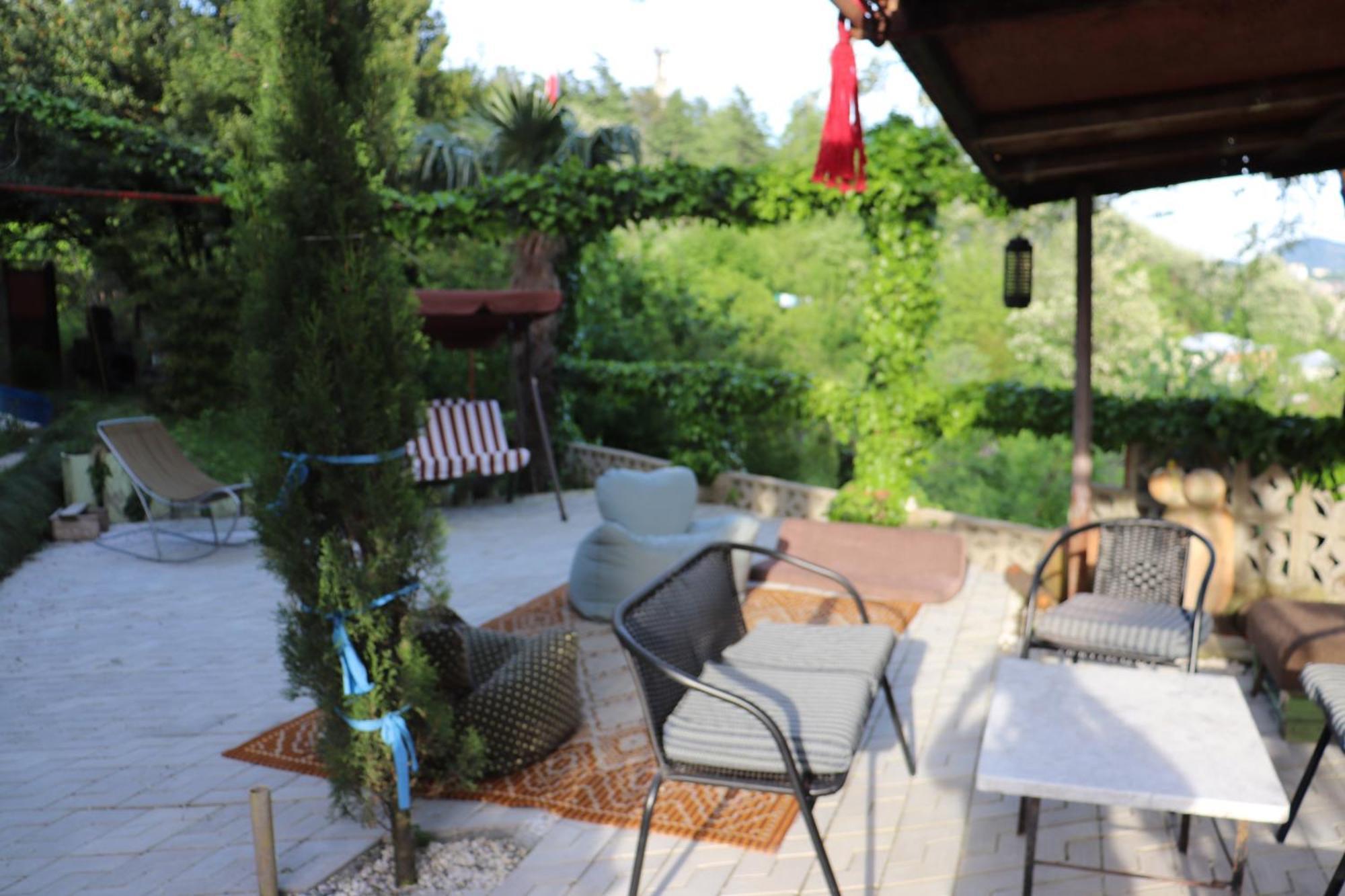 Picnic Hostel Кутаиси Екстериор снимка