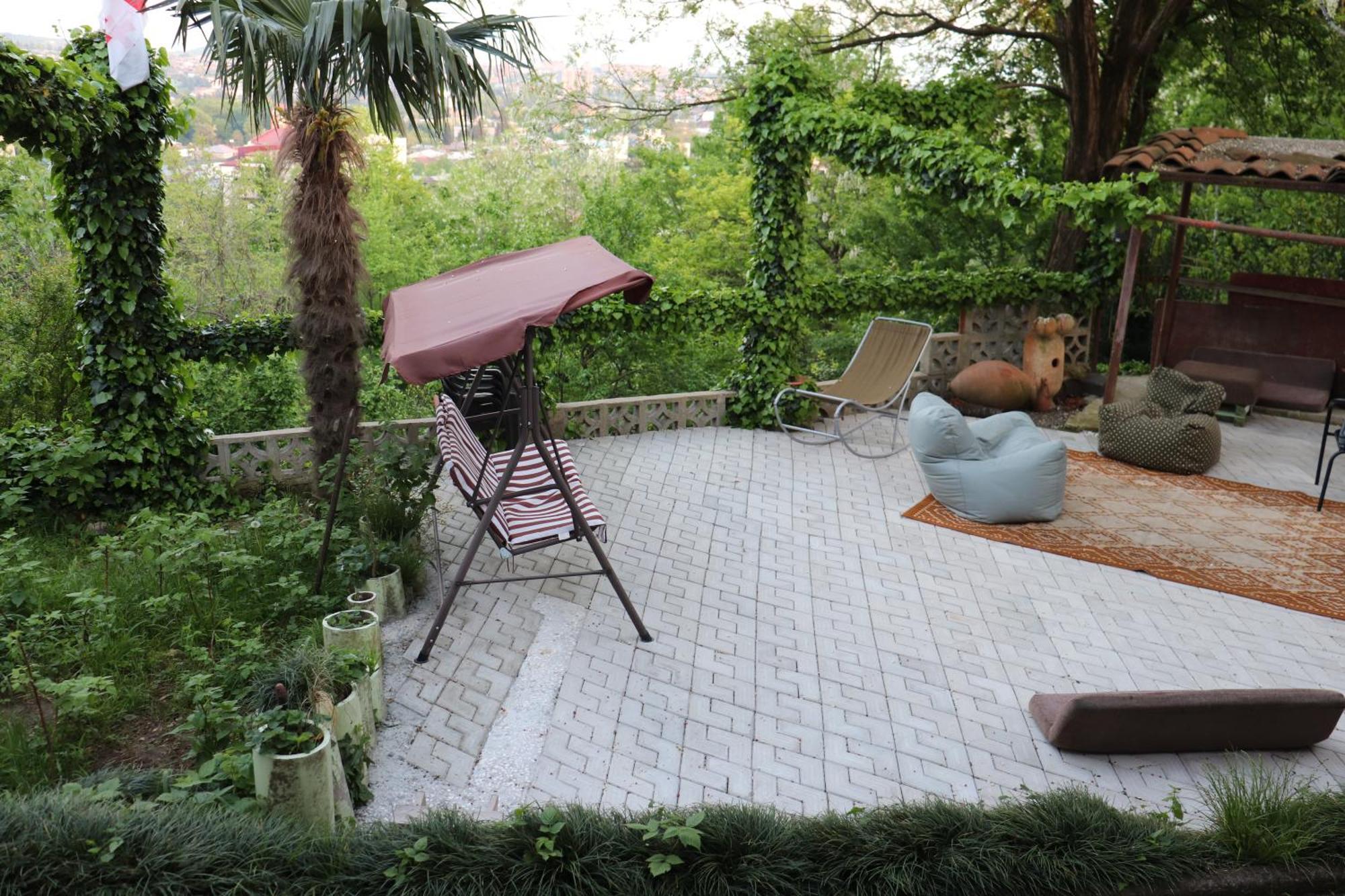 Picnic Hostel Кутаиси Екстериор снимка