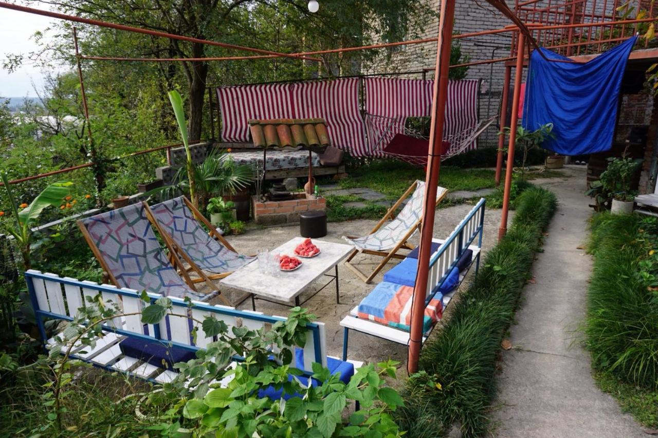 Picnic Hostel Кутаиси Екстериор снимка